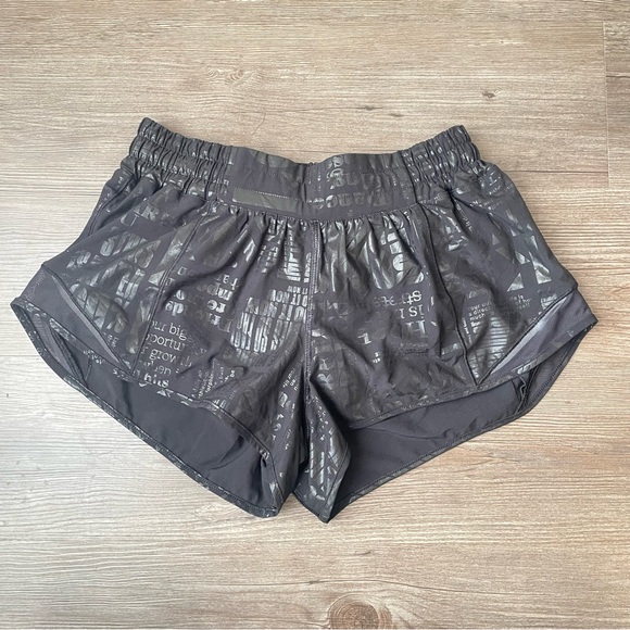 Lululemon Hotty Hot II Short *Special Edition 20yr Manifesto Foil 2.5" Size 6 - Picture 4 of 8